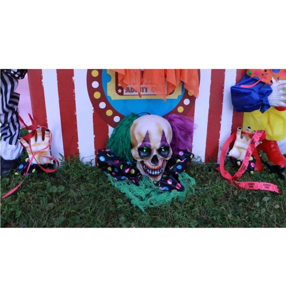 Animated Talking Groundbreaker Skeleton Clown Prop Touch Activated Lights/sounds - Picture 5 of 6
